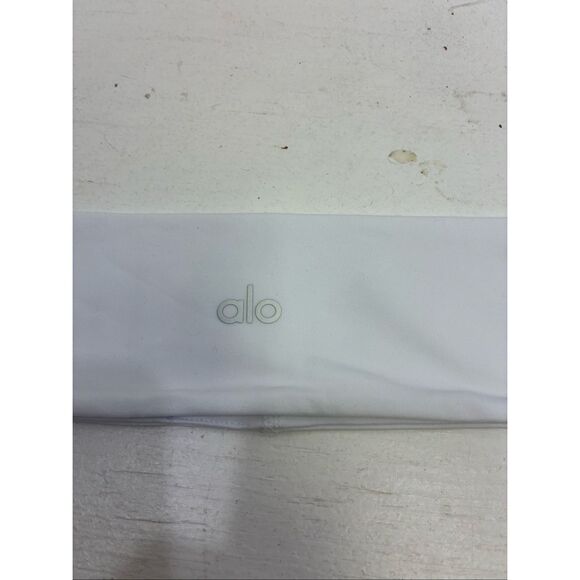 ALO NWT Performance Conquer Headband in White - Picture 2 of 4